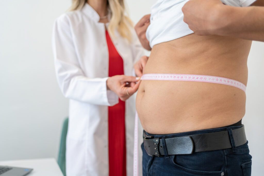 Qual é o limite de peso para fazer abdominoplastia?