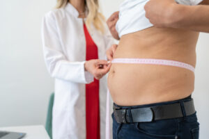 Qual é o limite de peso para fazer abdominoplastia?